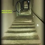 Enza Room's Coast Pensión 4*
